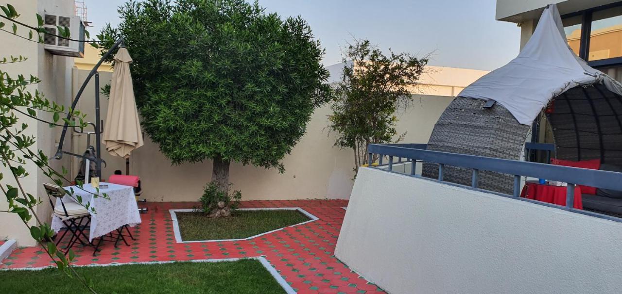 Jumeirah Beach Villa Дубай Екстериор снимка
